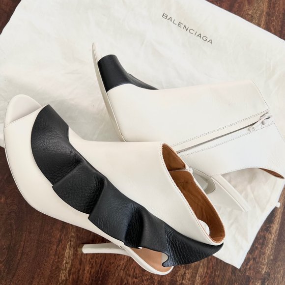 Balenciaga White Black Ruffle Peep Toe Heeled Booties - Size 38 - Picture 12 of 12